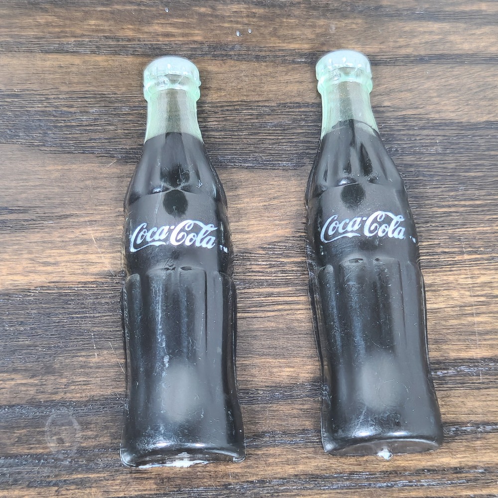 VTG Coca Cola Bottle Magnets Set of 2 1985 Aarjon Hong Kong Novelty 3‎ in.